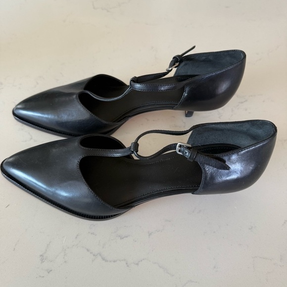 New Vince Chloe pointy toe kitten heel in black size: 6 - Picture 2 of 5